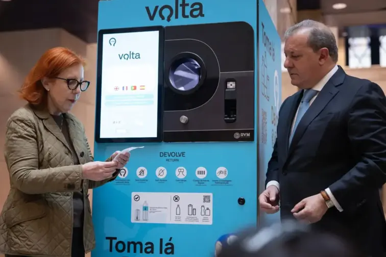 Um mês após o arranque, o sistema de depósito e reembolso de embalagens “Volta” ainda enfrenta limitações operacionais e dúvidas entre consumidores e comerciantes